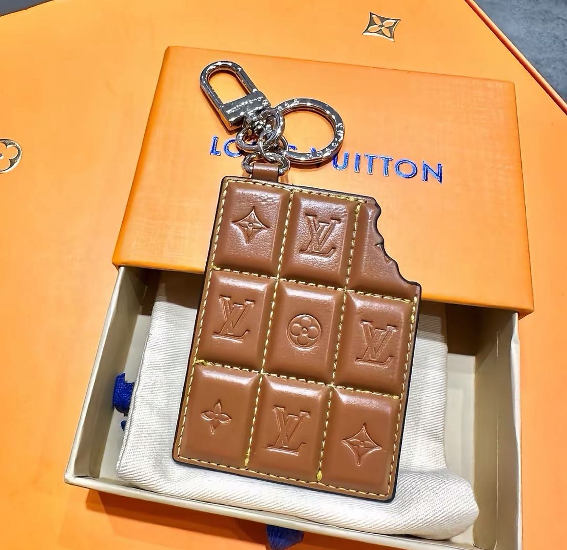 🍫 L&V Δερμάτινο Μπρελόκ & Τσάντα σε Στυλ Σοκολάτας 🍫