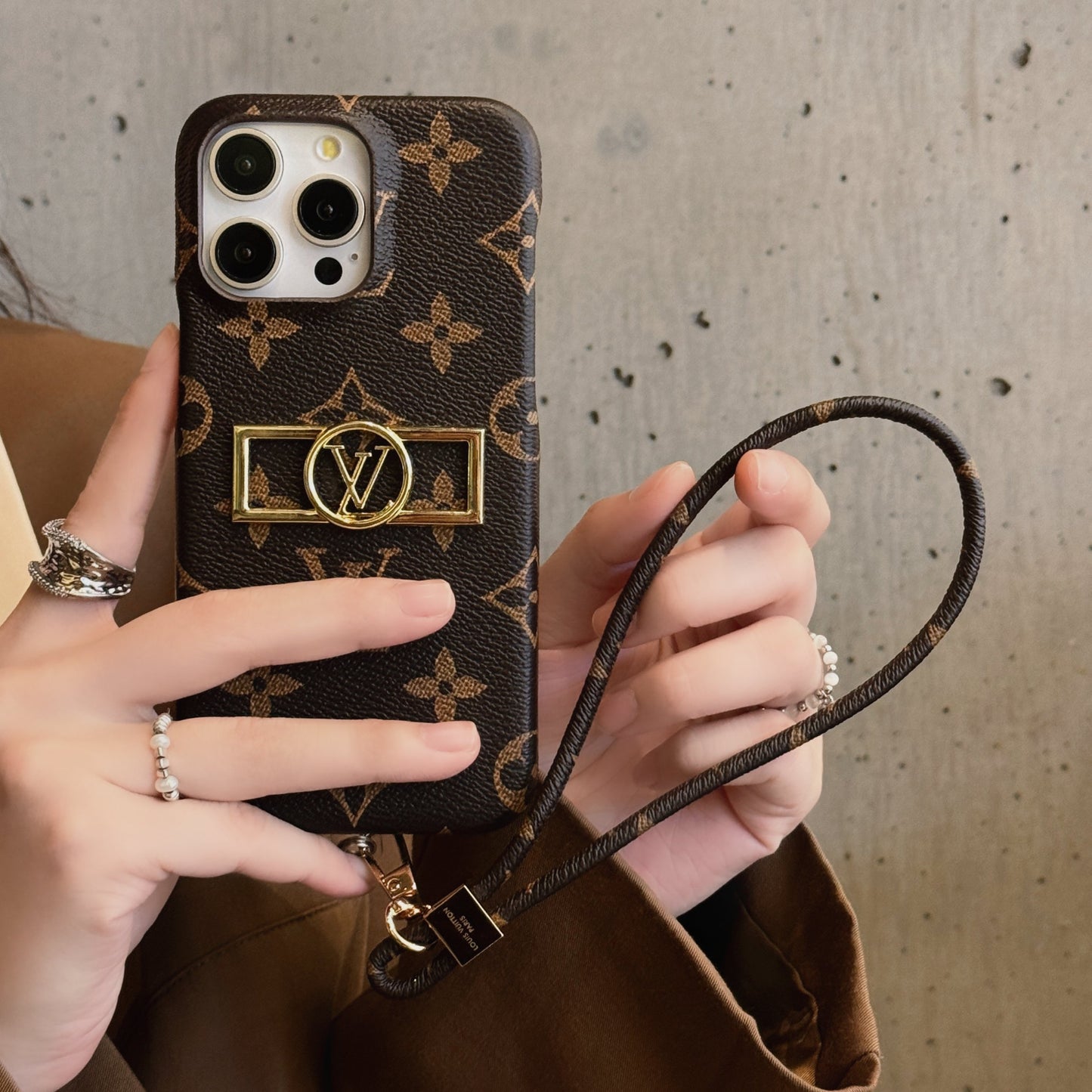 Lou Chain Chain Chain Case para iPhone
