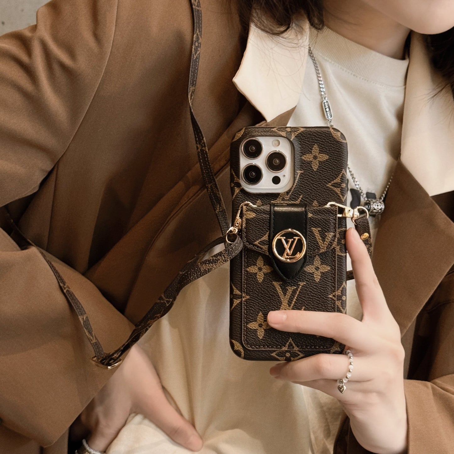 Lou Chain Chain Chain Case para iPhone
