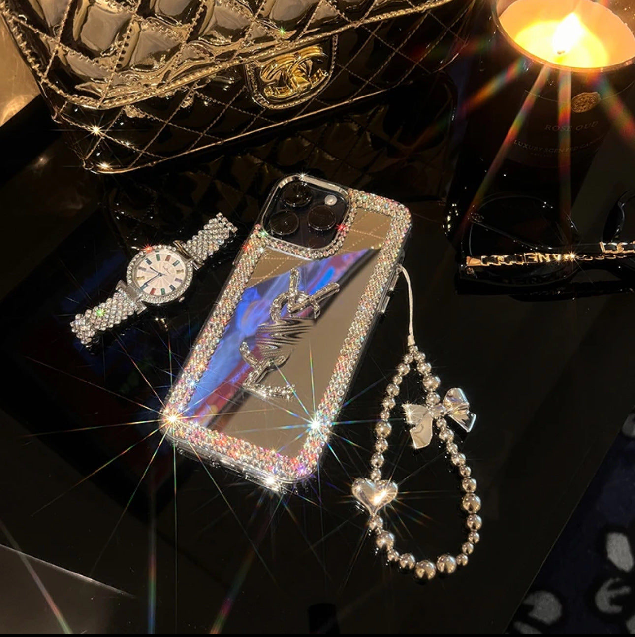 Glamour Beauty Mirror IPhone Case: trucco e stile in viaggio!
