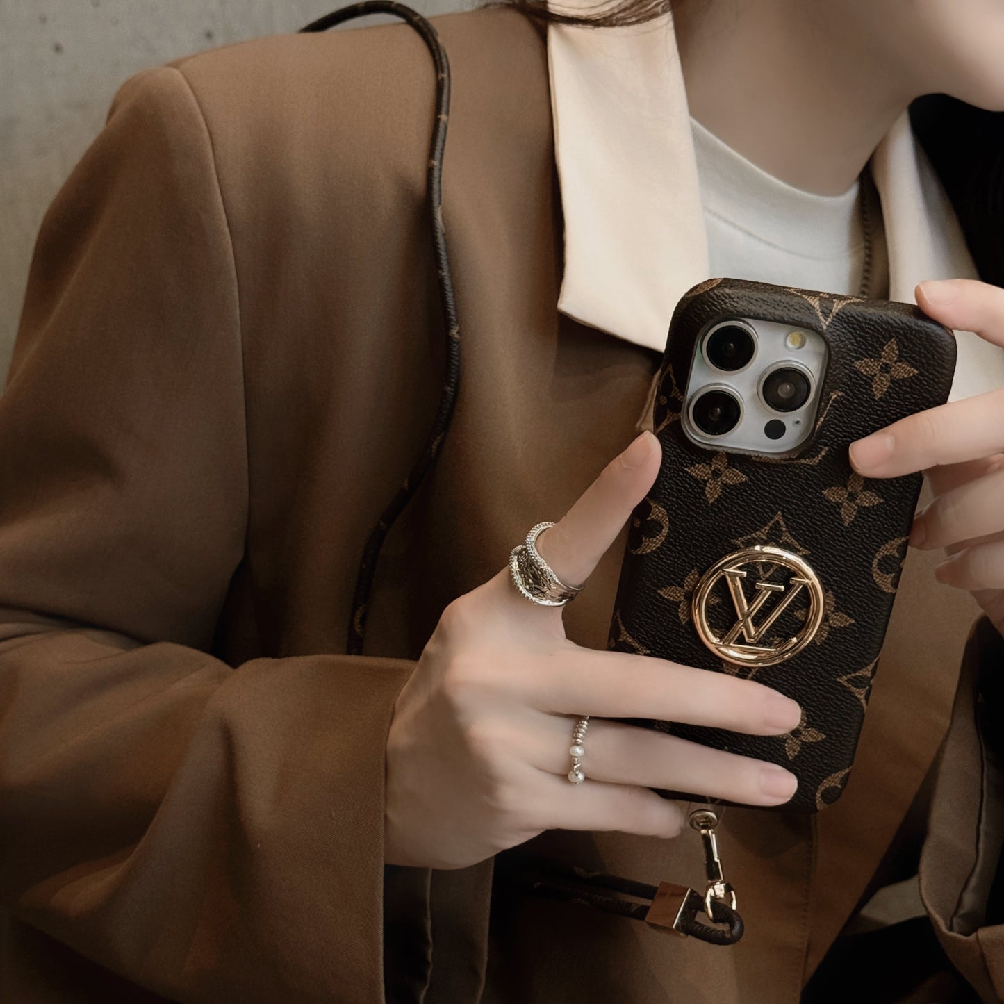Lou Chain Chain Chain Case para iPhone