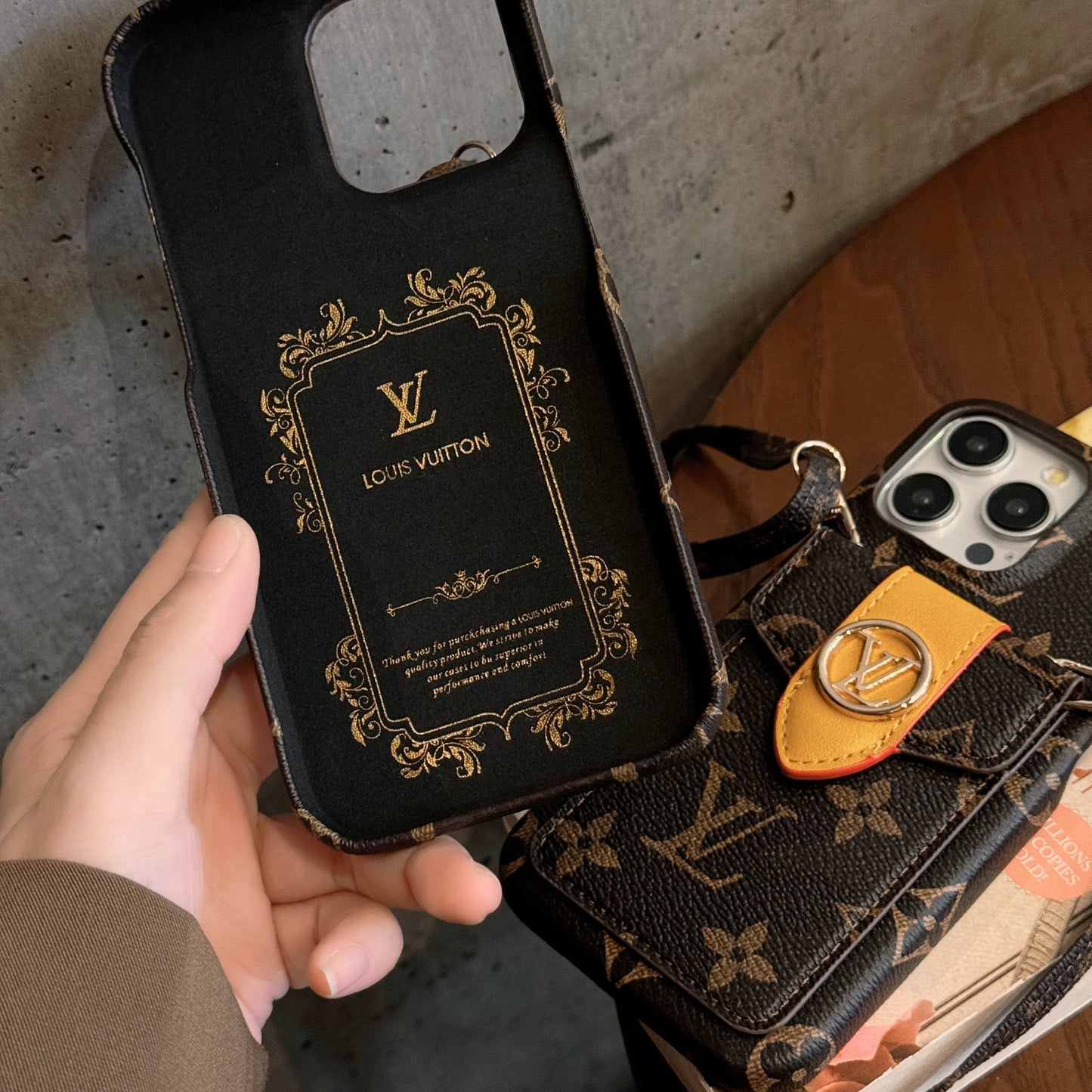 Lou Chain Chain Chain Case para iPhone