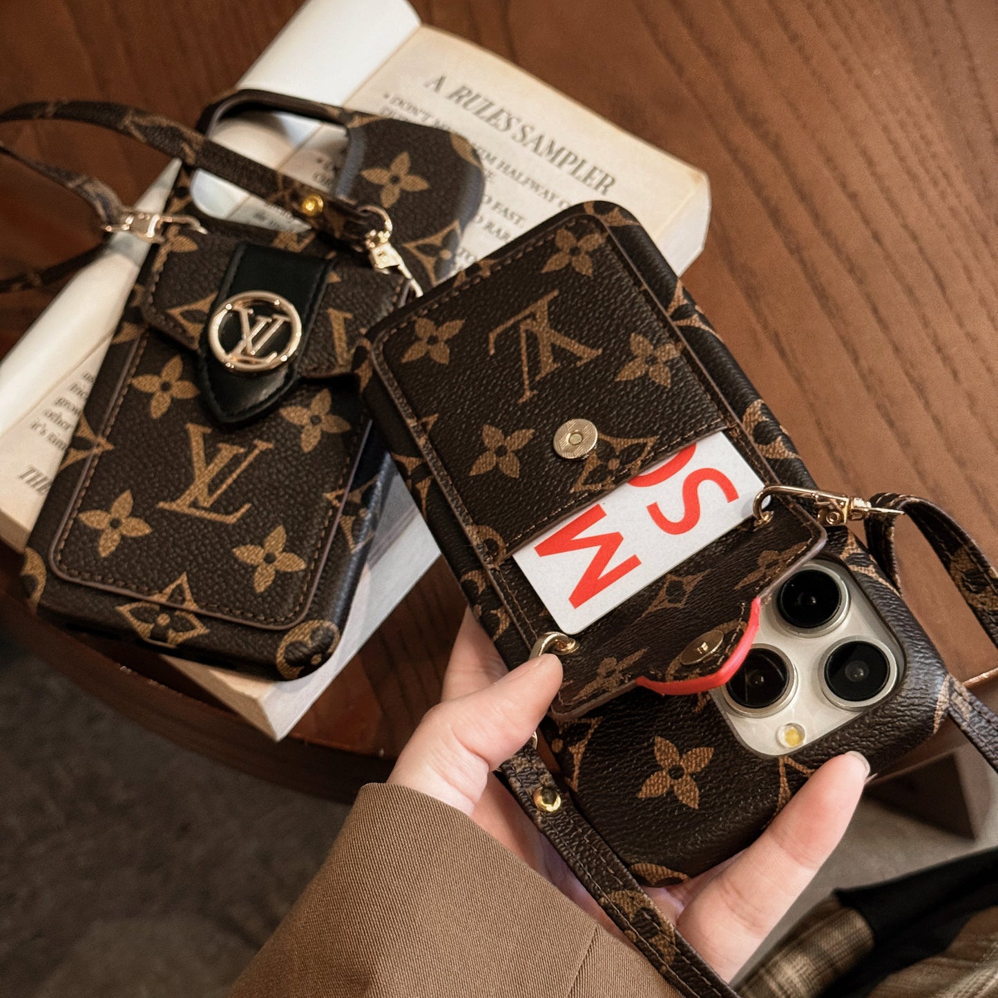 Lou Chain Chain Chain Case para iPhone