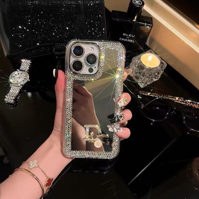 Glamour Beauty Mirror IPhone Case: trucco e stile in viaggio!