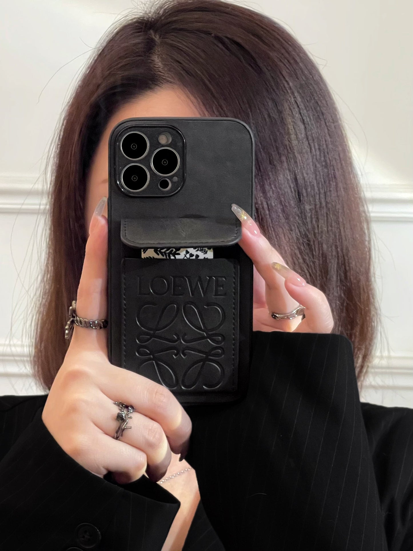 Custodia per iPhone Loewe con supporto per schede Black-LZP241448