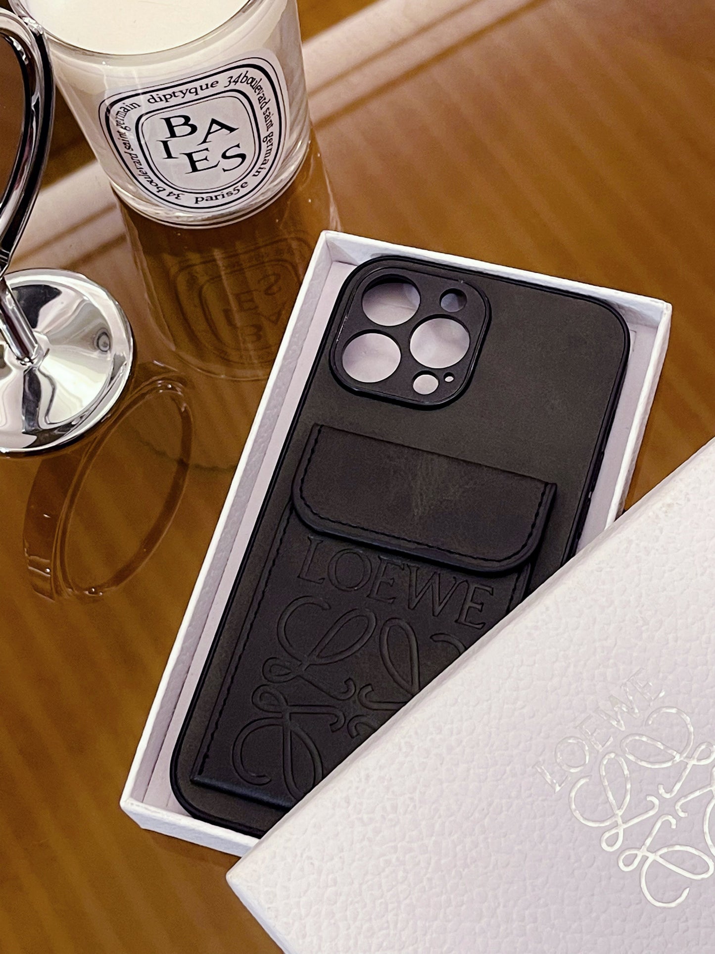 Custodia per iPhone Loewe con supporto per schede Black-LZP241448