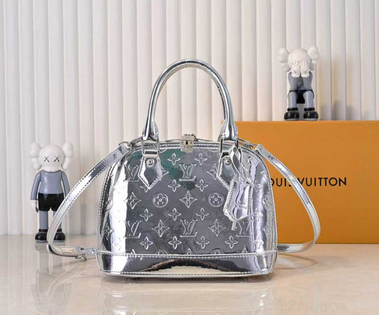 High-Gloss Mirror-Embossed Handbag: Versatile Curved Crossbody Bag