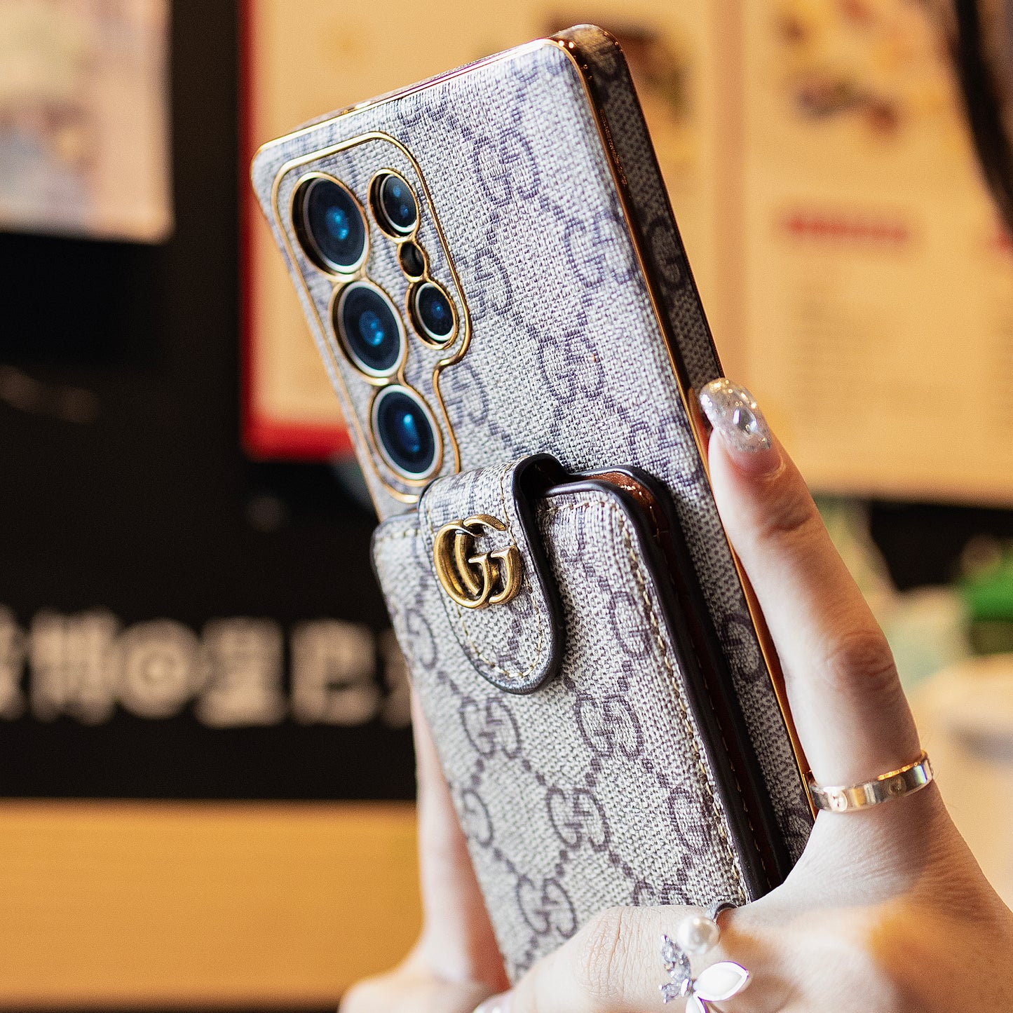 ウォレットとストラップ付きの高度な革のサムスン電話ケース。