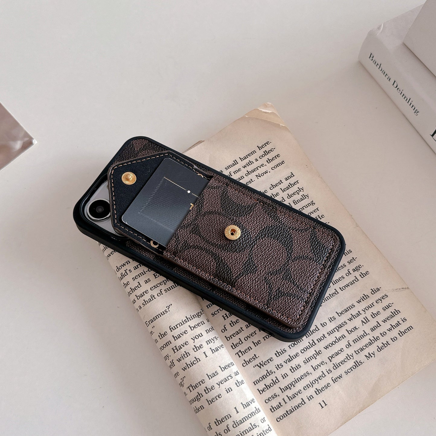 Custodia per iPhone Coach con supporto per carta e cinghia scuro -sj240513