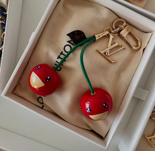 🌟 Breloc cu cireșe L$V: Drăguț + Luxos, Totul într-unul 🍒✨