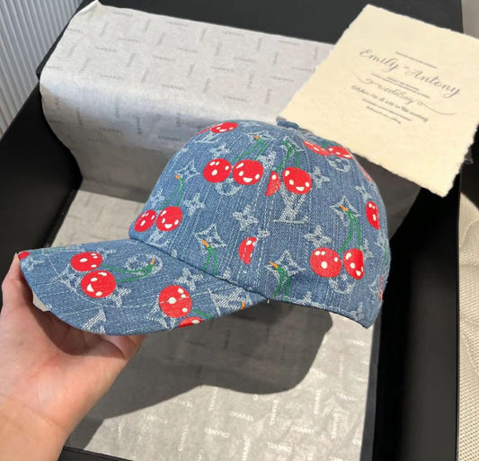 Pălărie drăguță de cireș, un must-have pentru fashioniste